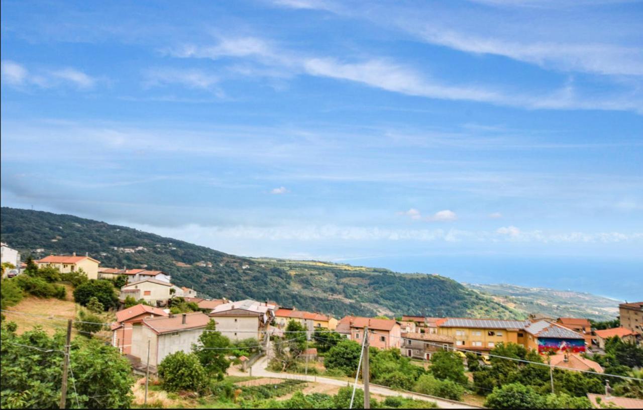 Panoramic Gulf View Apartment: Falerna Comfort & Space Exterior photo